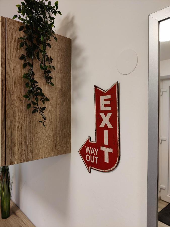 Holiday Home In Quiet Beautiful Area With Two Separate, Modern, Furnished Apartments 도이치바그람 외부 사진