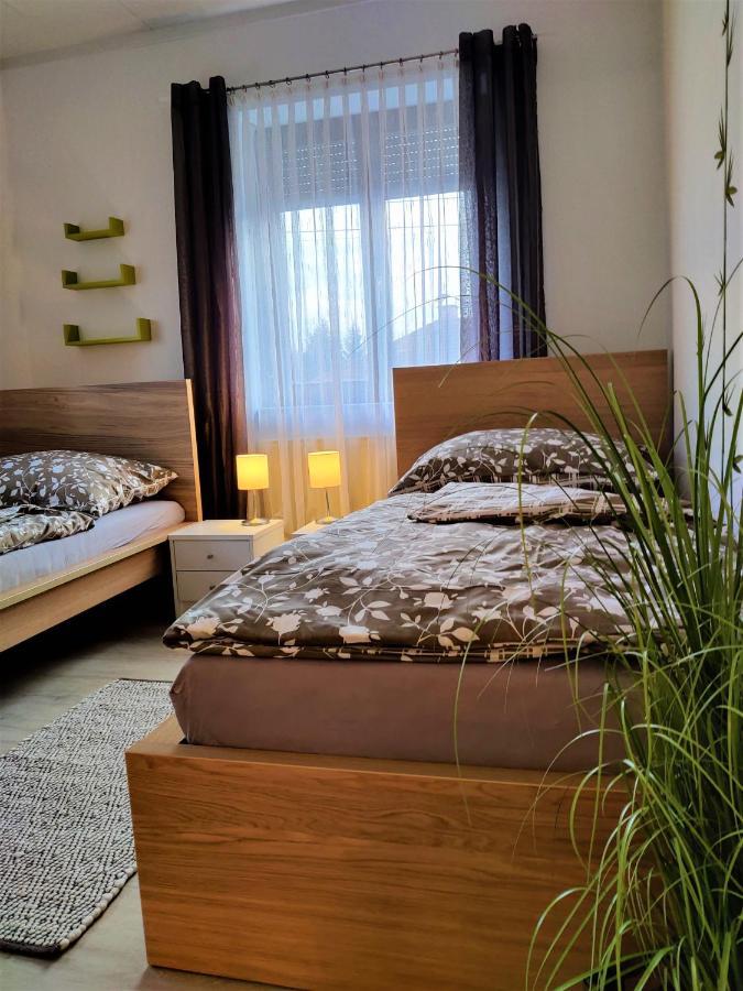 Holiday Home In Quiet Beautiful Area With Two Separate, Modern, Furnished Apartments 도이치바그람 외부 사진