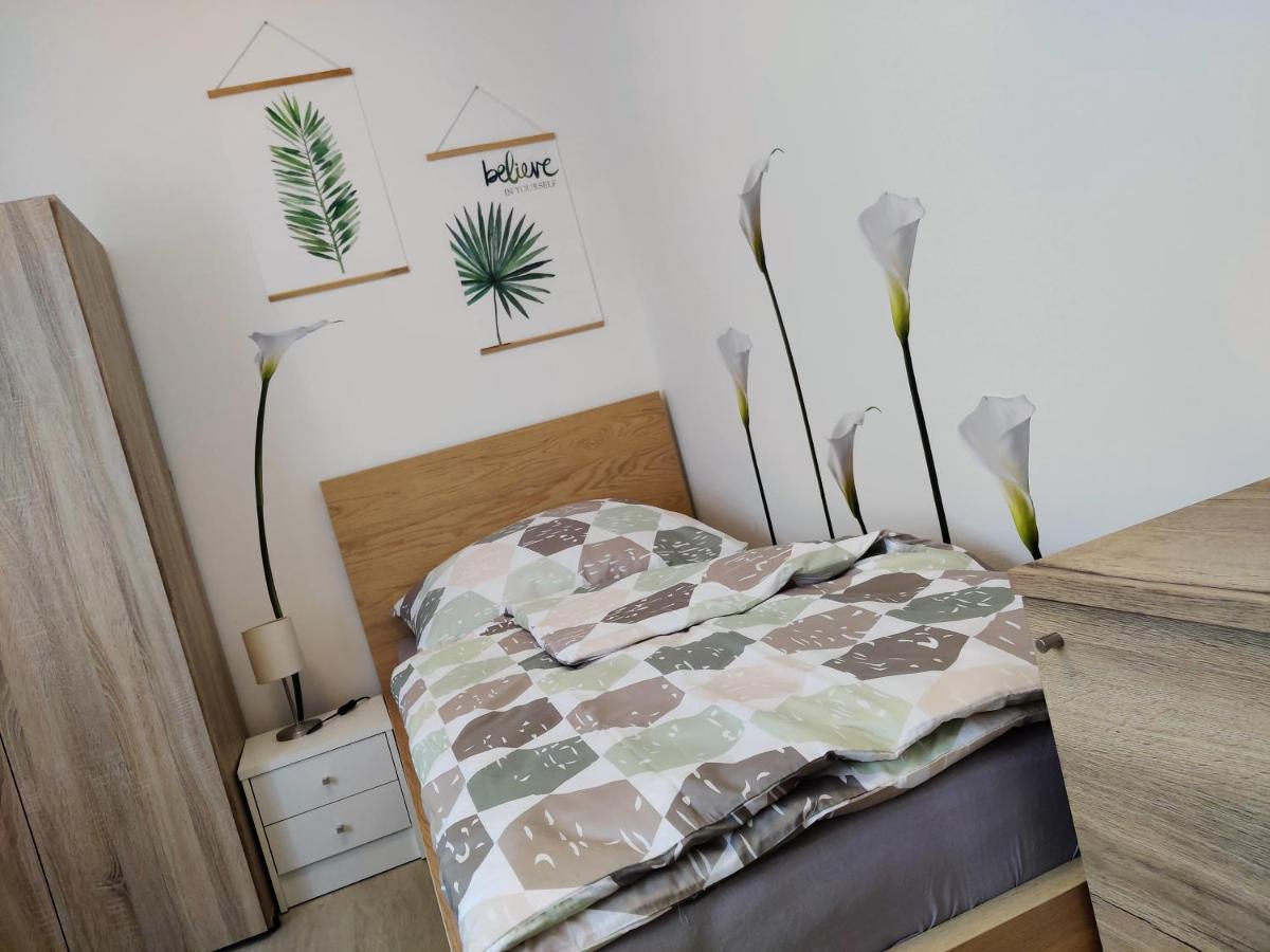 Holiday Home In Quiet Beautiful Area With Two Separate, Modern, Furnished Apartments 도이치바그람 외부 사진