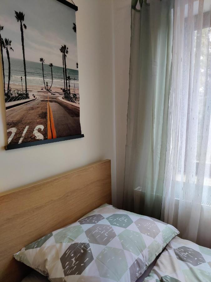 Holiday Home In Quiet Beautiful Area With Two Separate, Modern, Furnished Apartments 도이치바그람 외부 사진