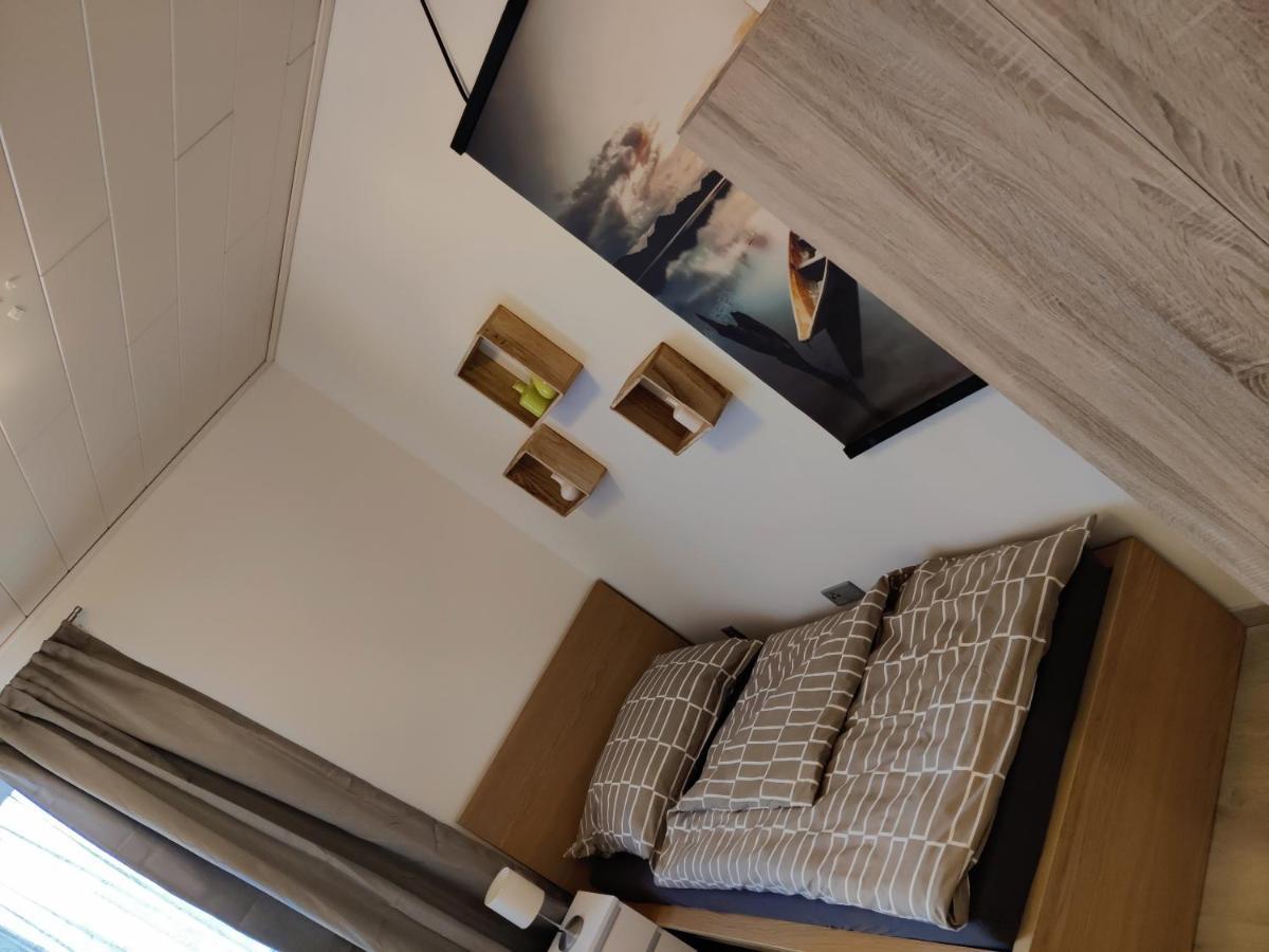 Holiday Home In Quiet Beautiful Area With Two Separate, Modern, Furnished Apartments 도이치바그람 외부 사진