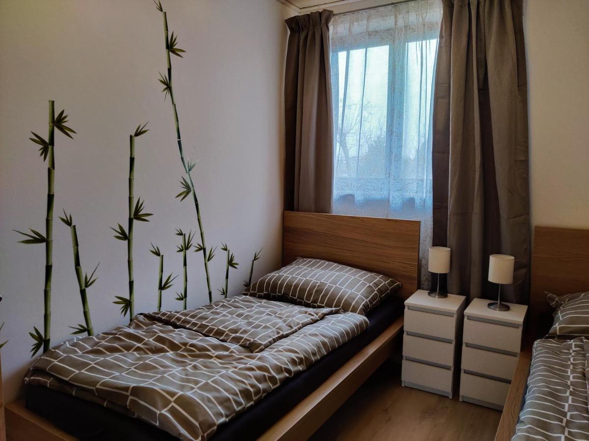 Holiday Home In Quiet Beautiful Area With Two Separate, Modern, Furnished Apartments 도이치바그람 외부 사진