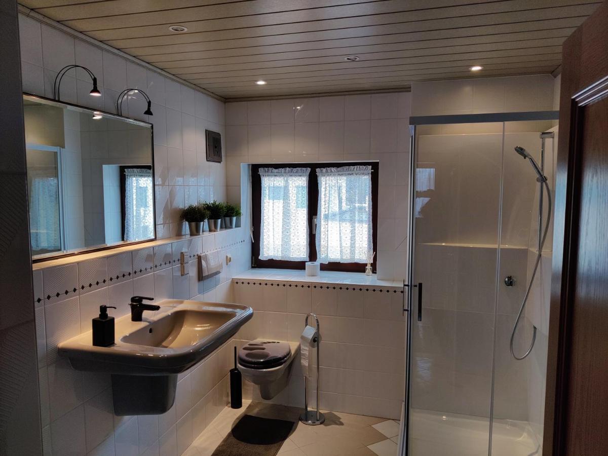 Holiday Home In Quiet Beautiful Area With Two Separate, Modern, Furnished Apartments 도이치바그람 외부 사진